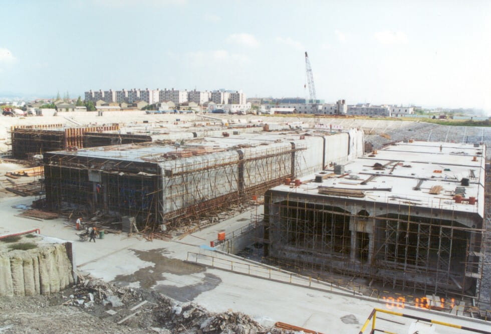 Cars driving under naviduct