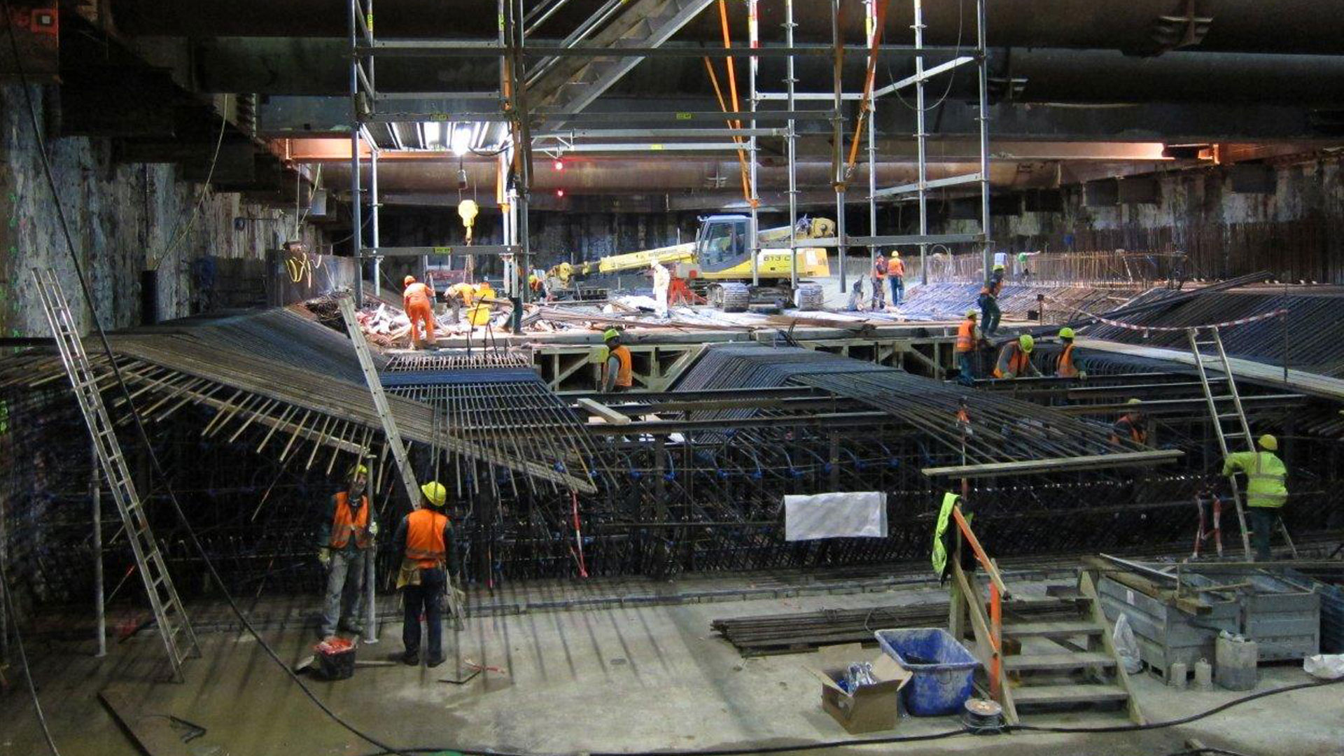 workers setting up to work at the Rokin station in Amsterdam